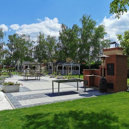 Magnolia Hotel&Restauracja Jawor Dış mekan fotoğraf